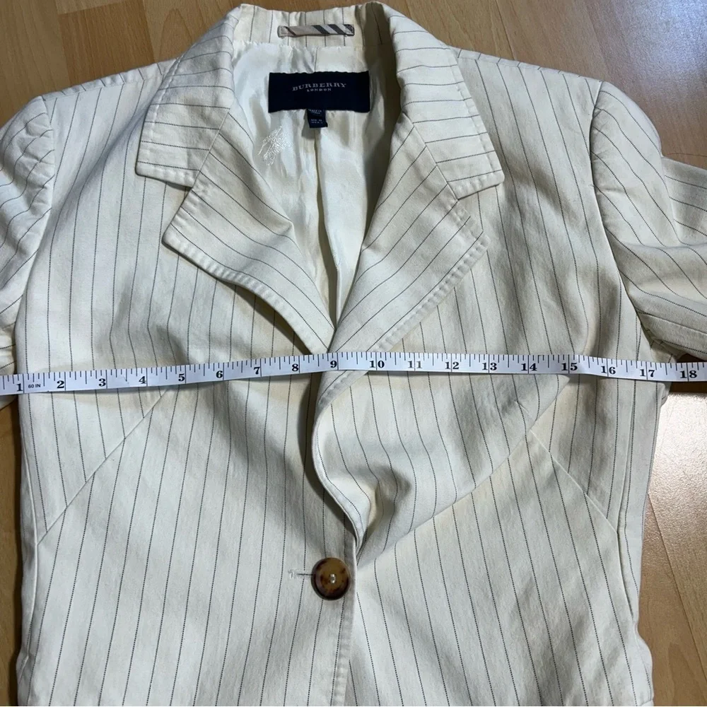 Burberry Cream and Blue Pinstripe Blazer Size 8‎ Preppy Designer Quiet Luxury